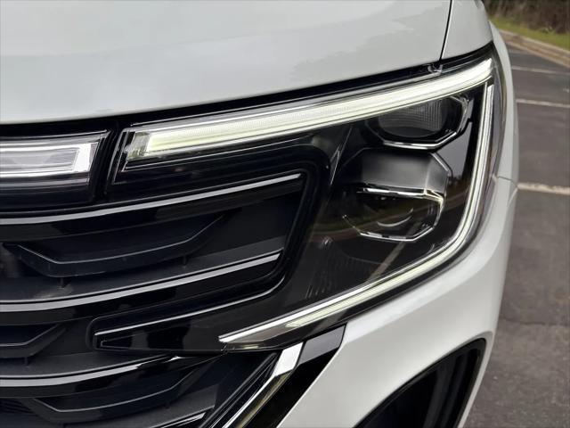 2026 Volkswagen Atlas Cross Sport SE with Technology
