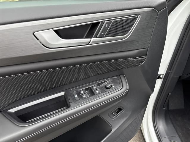 2026 Volkswagen Atlas Cross Sport SE with Technology