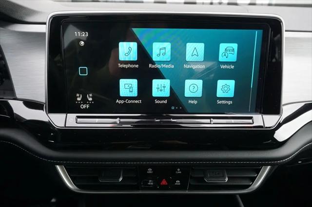 2026 Volkswagen Atlas Cross Sport SE with Technology