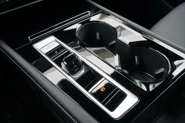 2026 Volkswagen Atlas Cross Sport SE with Technology