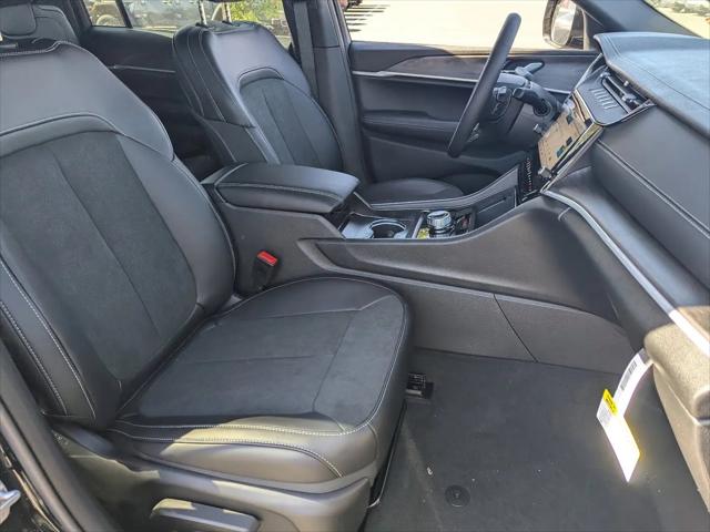 2026 Jeep Grand Cherokee L Altitude 4x2