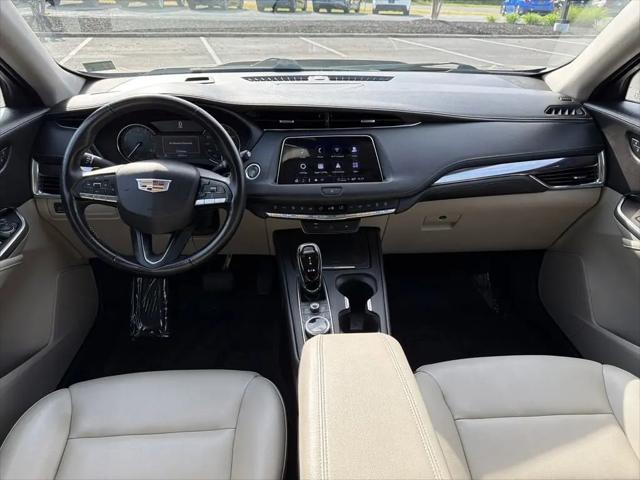2022 Cadillac XT4 FWD Luxury