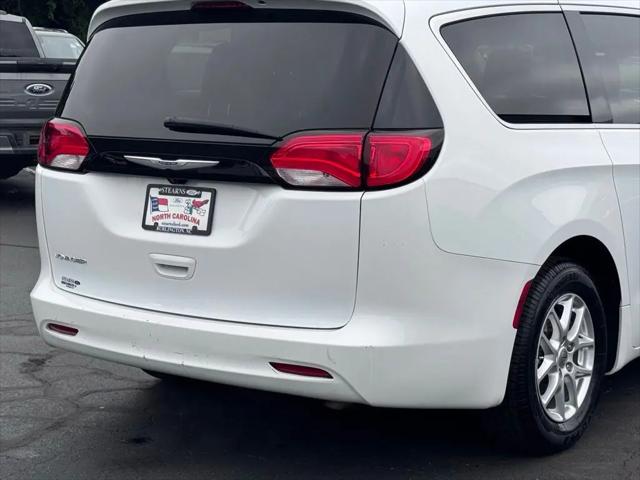 2023 Chrysler Voyager LX