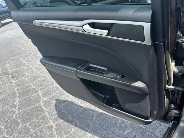 2020 Ford Fusion SE