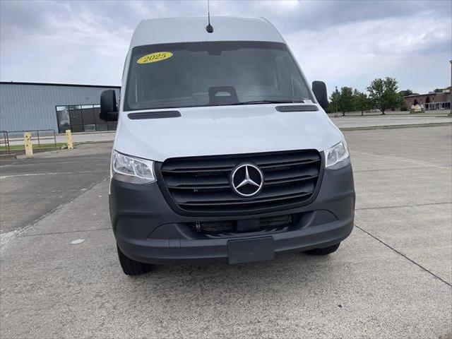 2025 Mercedes-Benz Sprinter 2500 Standard Roof 4-Cyl Diesel