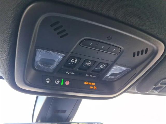 2023 Chevrolet Traverse AWD LT Leather