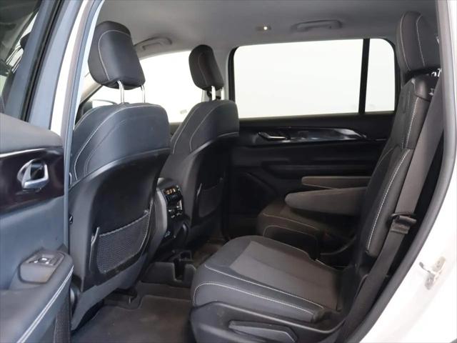 2023 Jeep Grand Cherokee L Laredo 4x4