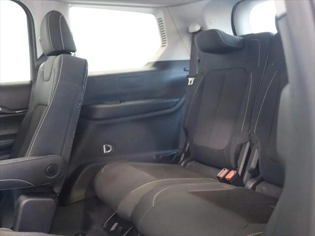 2023 Jeep Grand Cherokee L Laredo 4x4