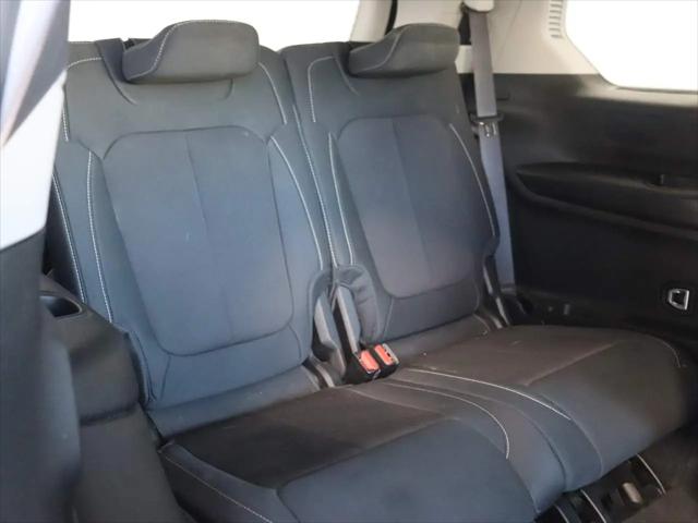 2023 Jeep Grand Cherokee L Laredo 4x4