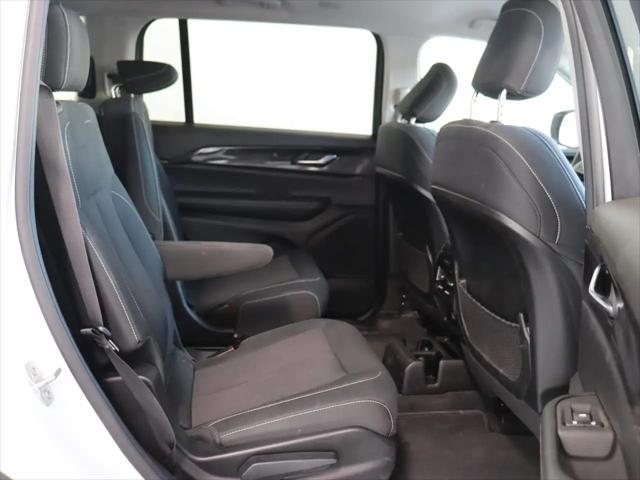 2023 Jeep Grand Cherokee L Laredo 4x4