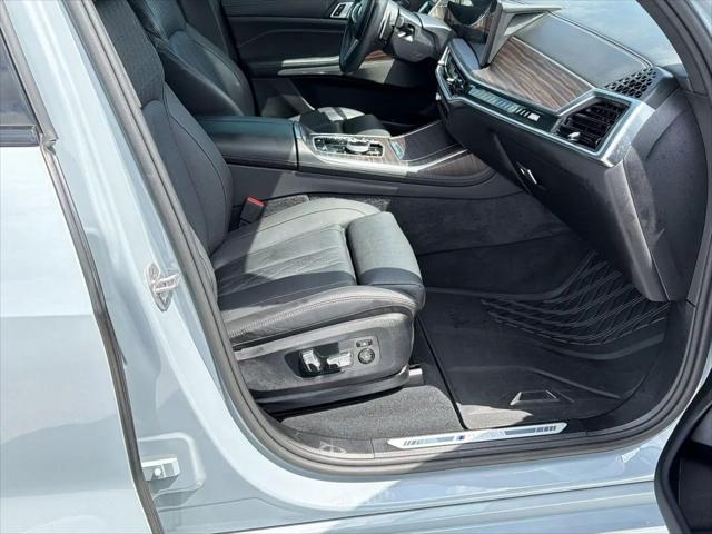 2025 BMW X7 M60i