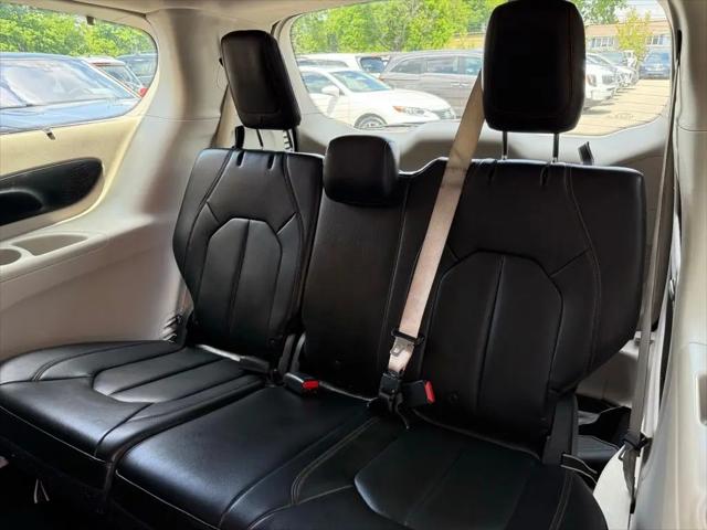 2017 Chrysler Pacifica Touring-L
