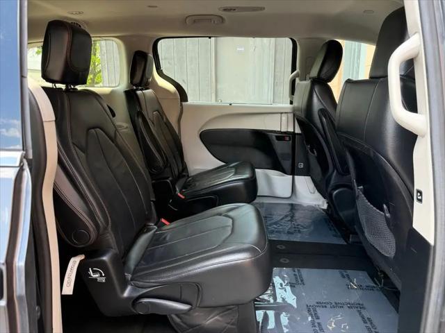 2017 Chrysler Pacifica Touring-L