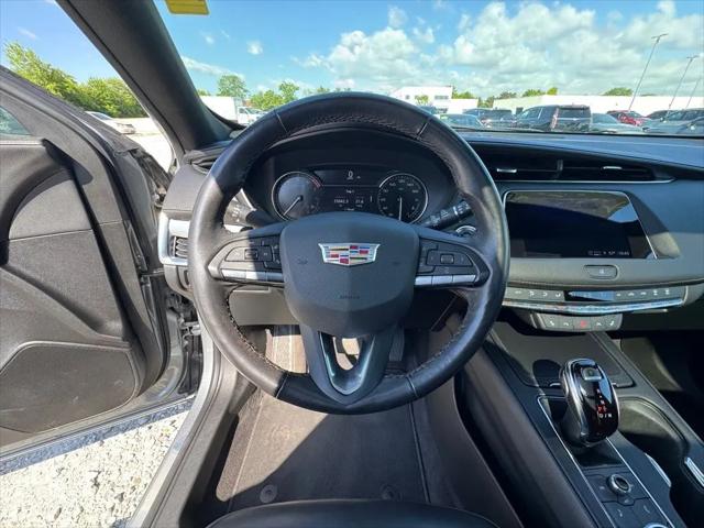 2023 Cadillac XT4 AWD Premium Luxury