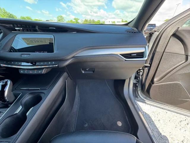 2023 Cadillac XT4 AWD Premium Luxury