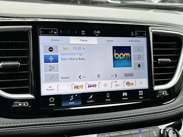 2027 Chrysler Pacifica Select