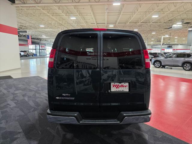 2017 Chevrolet Express LT