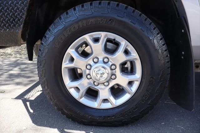 2020 Ram 3500 Laramie Crew Cab 4x4 8' Box