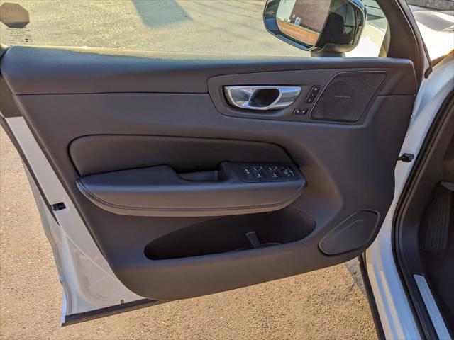 2024 Volvo XC60 Recharge T8 Plus Dark Theme