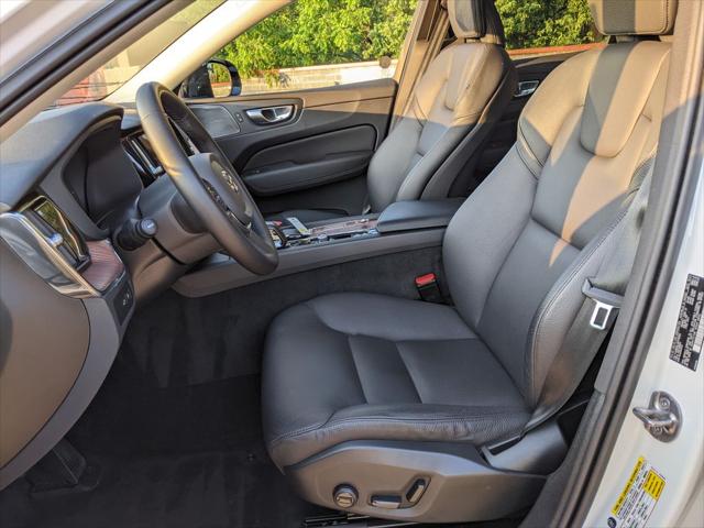 2024 Volvo XC60 Recharge T8 Plus Dark Theme