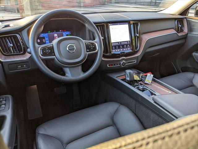 2024 Volvo XC60 Recharge T8 Plus Dark Theme