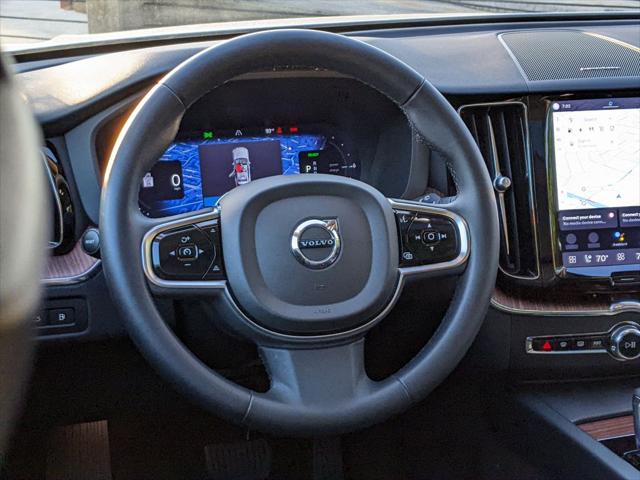 2024 Volvo XC60 Recharge T8 Plus Dark Theme
