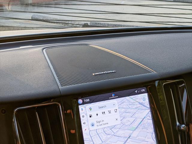 2024 Volvo XC60 Recharge T8 Plus Dark Theme