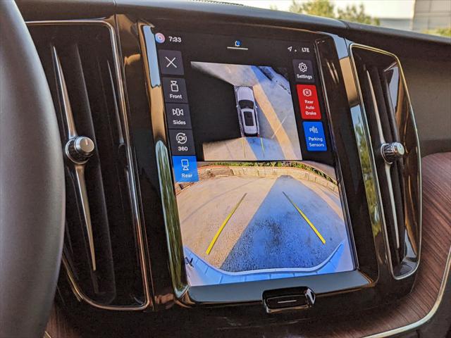 2024 Volvo XC60 Recharge T8 Plus Dark Theme