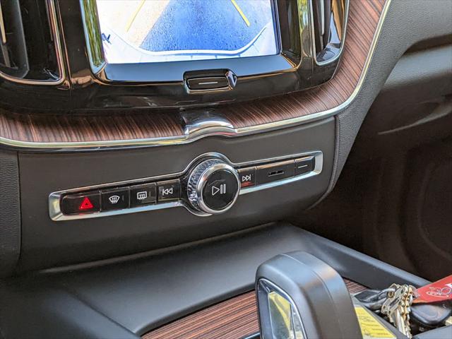 2024 Volvo XC60 Recharge T8 Plus Dark Theme