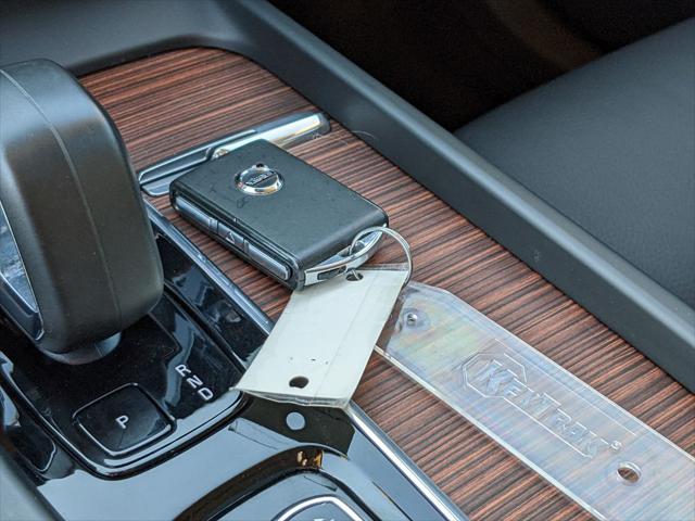 2024 Volvo XC60 Recharge T8 Plus Dark Theme