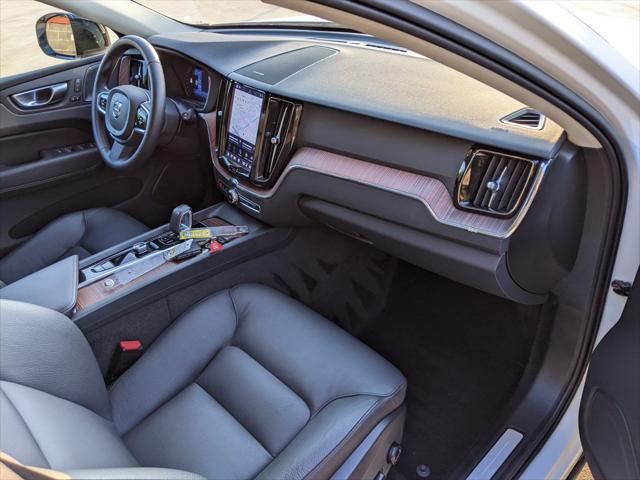 2024 Volvo XC60 Recharge T8 Plus Dark Theme