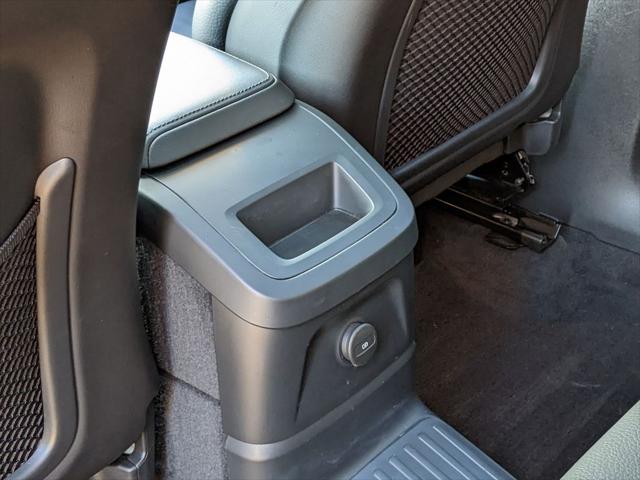 2024 Volvo XC60 Recharge T8 Plus Dark Theme