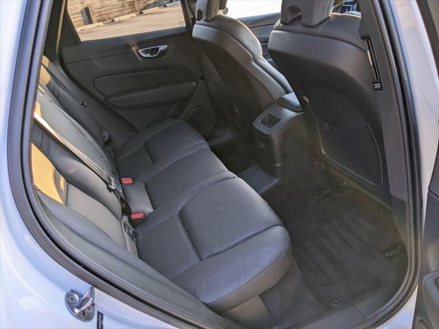 2024 Volvo XC60 Recharge T8 Plus Dark Theme