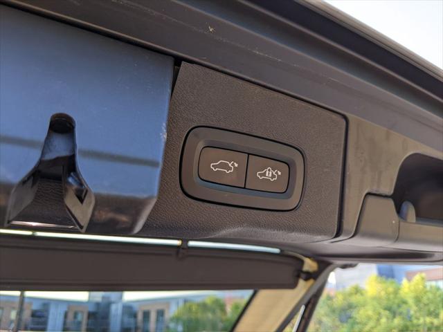 2024 Volvo XC60 Recharge T8 Plus Dark Theme