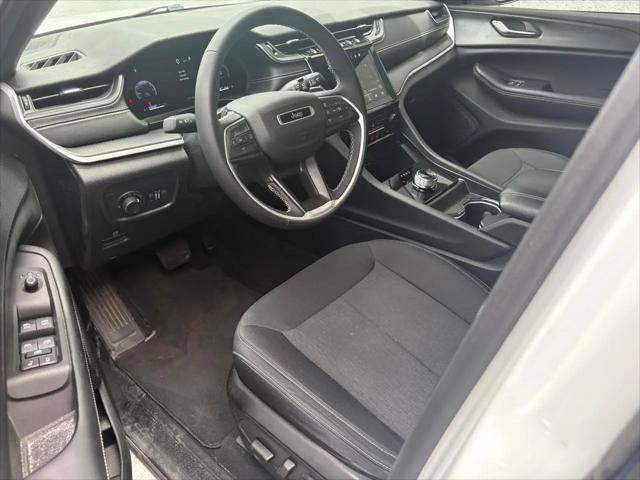 2024 Jeep Grand Cherokee L Laredo 4x4