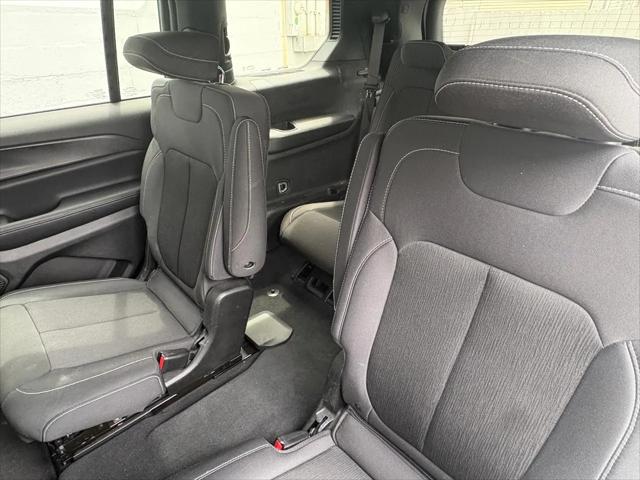 2024 Jeep Grand Cherokee L Laredo 4x4