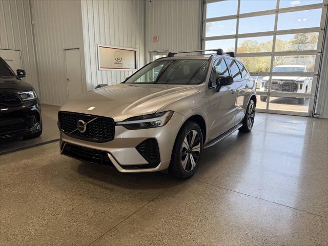 2024 Volvo XC60 Recharge T8 Core Dark Theme