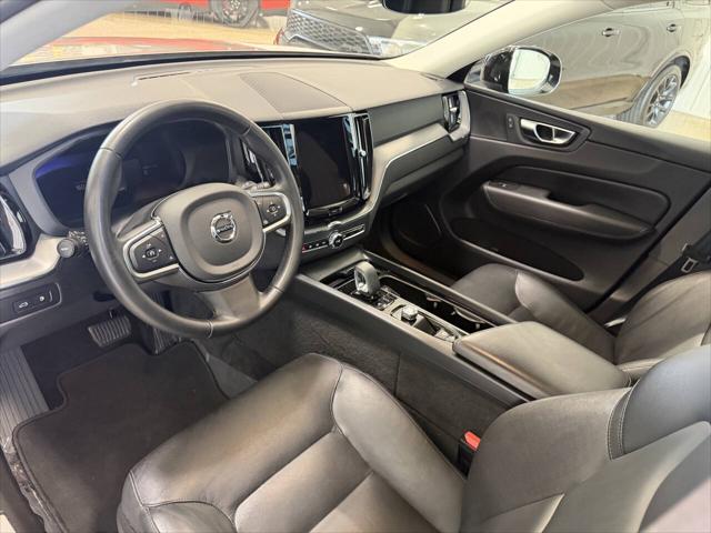 2024 Volvo XC60 Recharge T8 Core Dark Theme