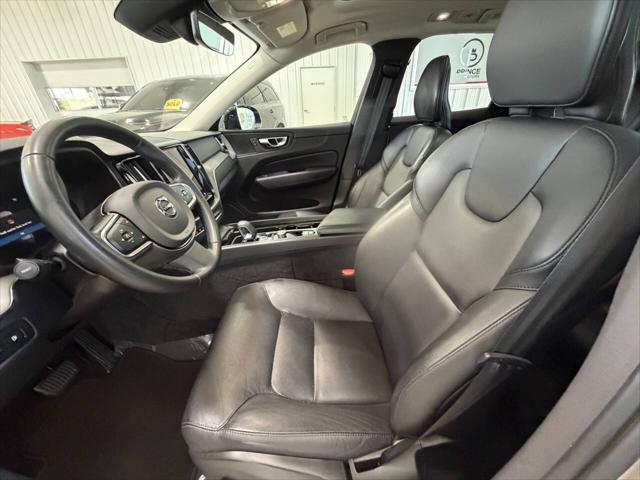 2024 Volvo XC60 Recharge T8 Core Dark Theme