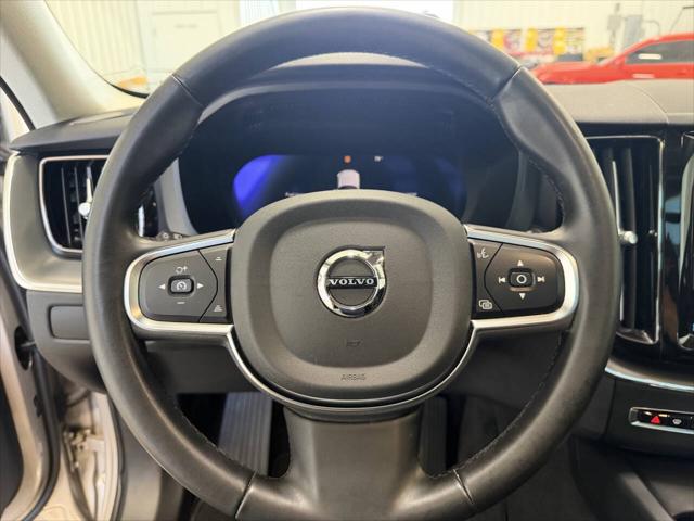2024 Volvo XC60 Recharge T8 Core Dark Theme