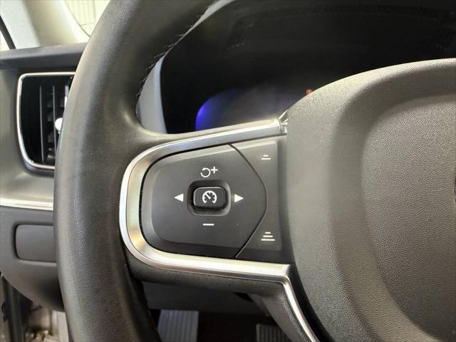2024 Volvo XC60 Recharge T8 Core Dark Theme