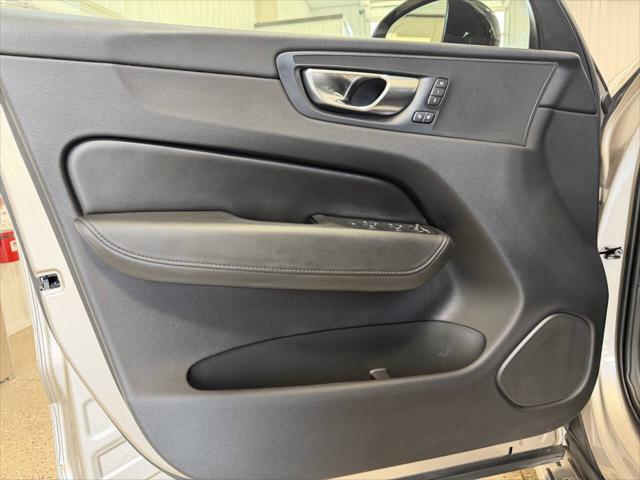 2024 Volvo XC60 Recharge T8 Core Dark Theme