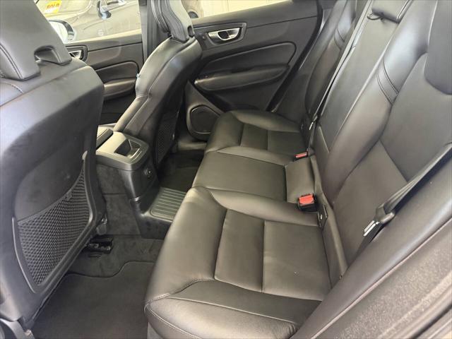 2024 Volvo XC60 Recharge T8 Core Dark Theme