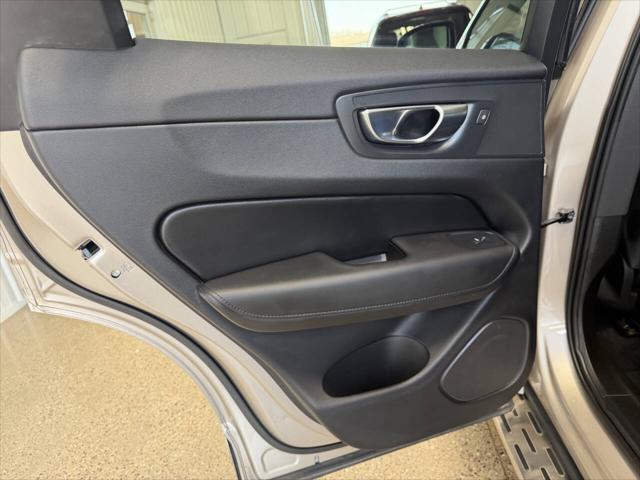 2024 Volvo XC60 Recharge T8 Core Dark Theme