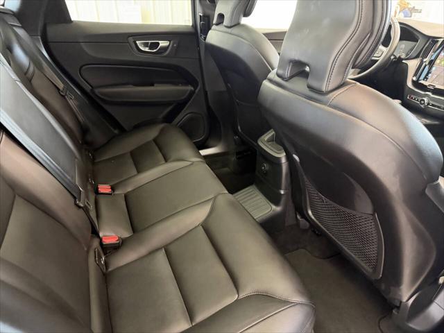 2024 Volvo XC60 Recharge T8 Core Dark Theme