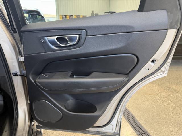 2024 Volvo XC60 Recharge T8 Core Dark Theme