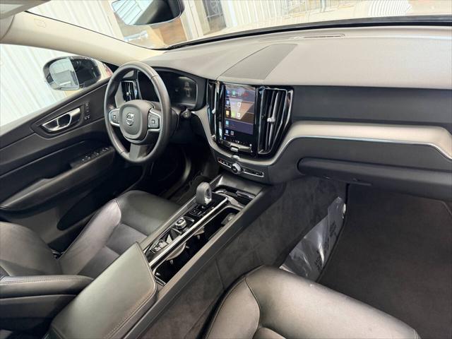 2024 Volvo XC60 Recharge T8 Core Dark Theme