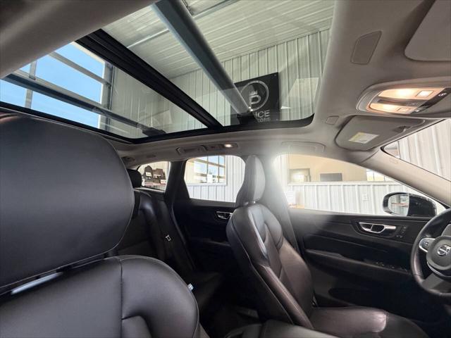 2024 Volvo XC60 Recharge T8 Core Dark Theme