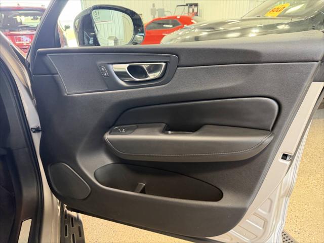 2024 Volvo XC60 Recharge T8 Core Dark Theme
