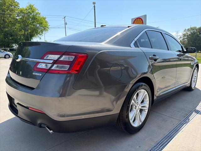 2016 Ford Taurus SE